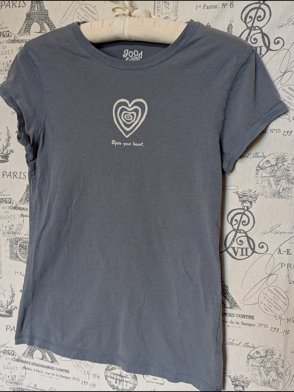 Good Vibes Women's 'Open Your Heart' T Shirt Size Medium
